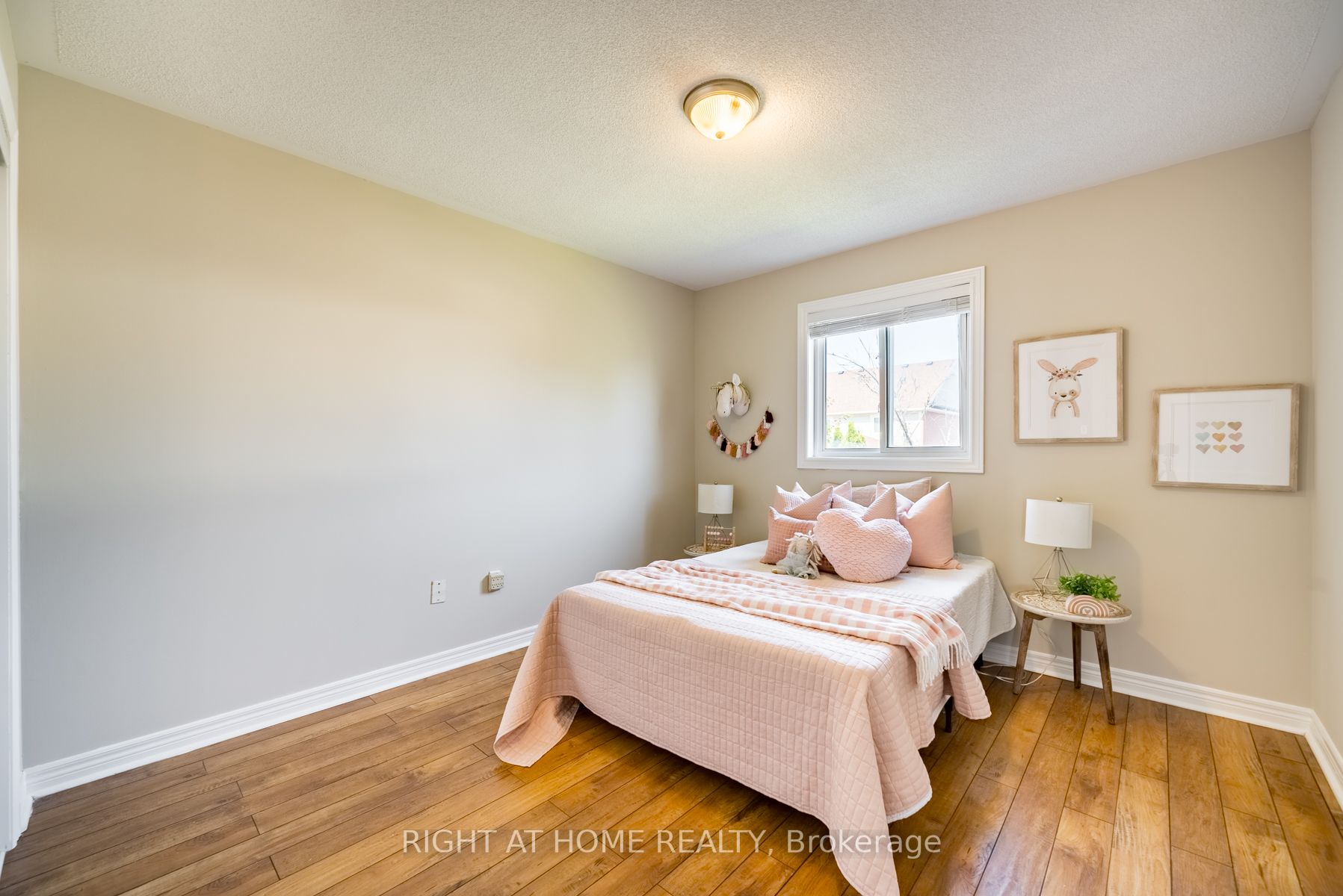 49 Ball Cres