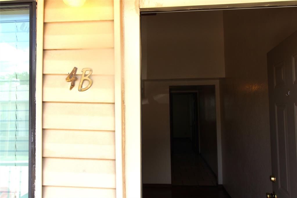 A 2 Bedroom, 1 Bathroom with approx. 850 Sq. Ft. 1 Bedroom and Bathroom are located downstairs while the 2nd bedroom is located upstairs in a loft style setting.Features include central heat and air, ceiling fans, walk-in closets, range, refrigerator, dishwasher, garbage disposal, washer and dryer.Listing broker is an owner of this property with real estate with license #071687Tenant pays Electric, Gas, and Water.Accepts section 8 (not OHFA)Pets Welcome (2 PET LIMIT):1 Pet - $300 Deposit + $25/mo Pet Rent2 Pet - $400 Deposit + $40/mo Pet Rent
