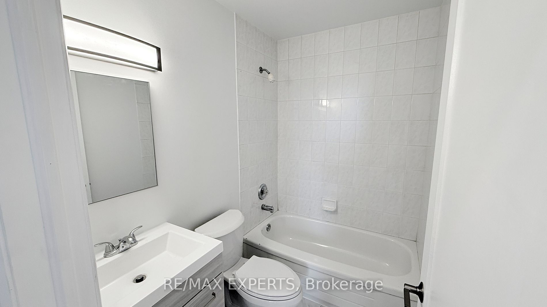 8 S Main St 404