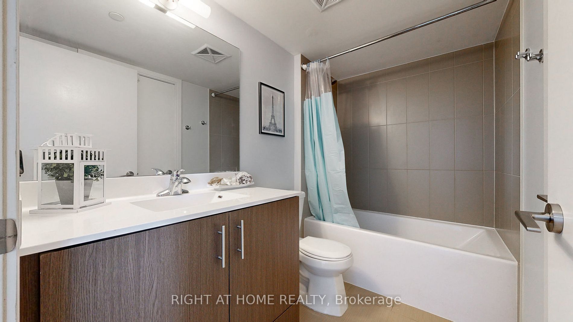 255 Village Green Sq 1210