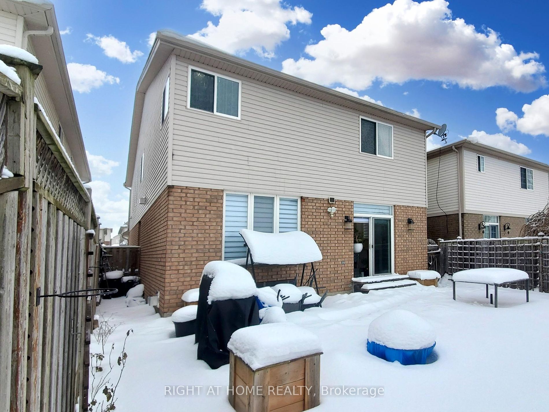 64 Isabella St