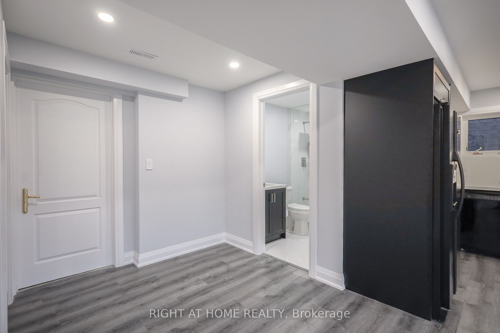 491 Melville Ave Bsmt