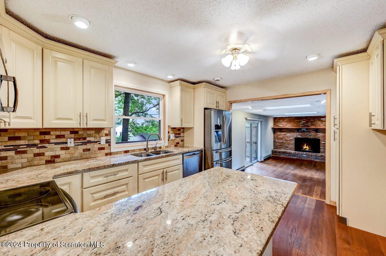 700 Lilac Lane