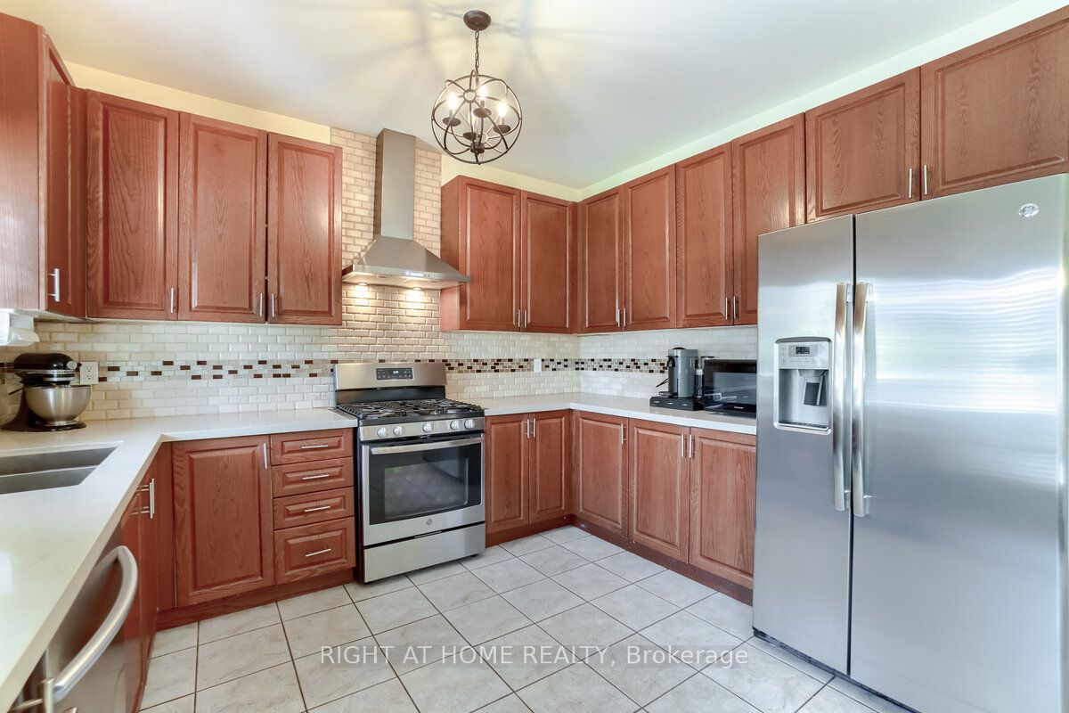 3020 Hawktail Cres L5M 6W3