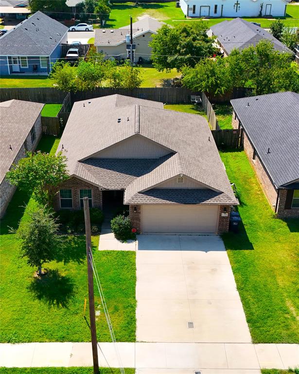 Beautiful single-story home featuring 3 bedrooms, 2 bathrooms, and a 2-car garage. This thoughtfully designed floor plan includes a private master suite with a super shower and a spacious walk-in closet. The open-concept kitchen flows seamlessly into a generously sized living room, perfect for entertaining. Conveniently located just minutes from downtown Fort Worth. Roof replaced December 2024.