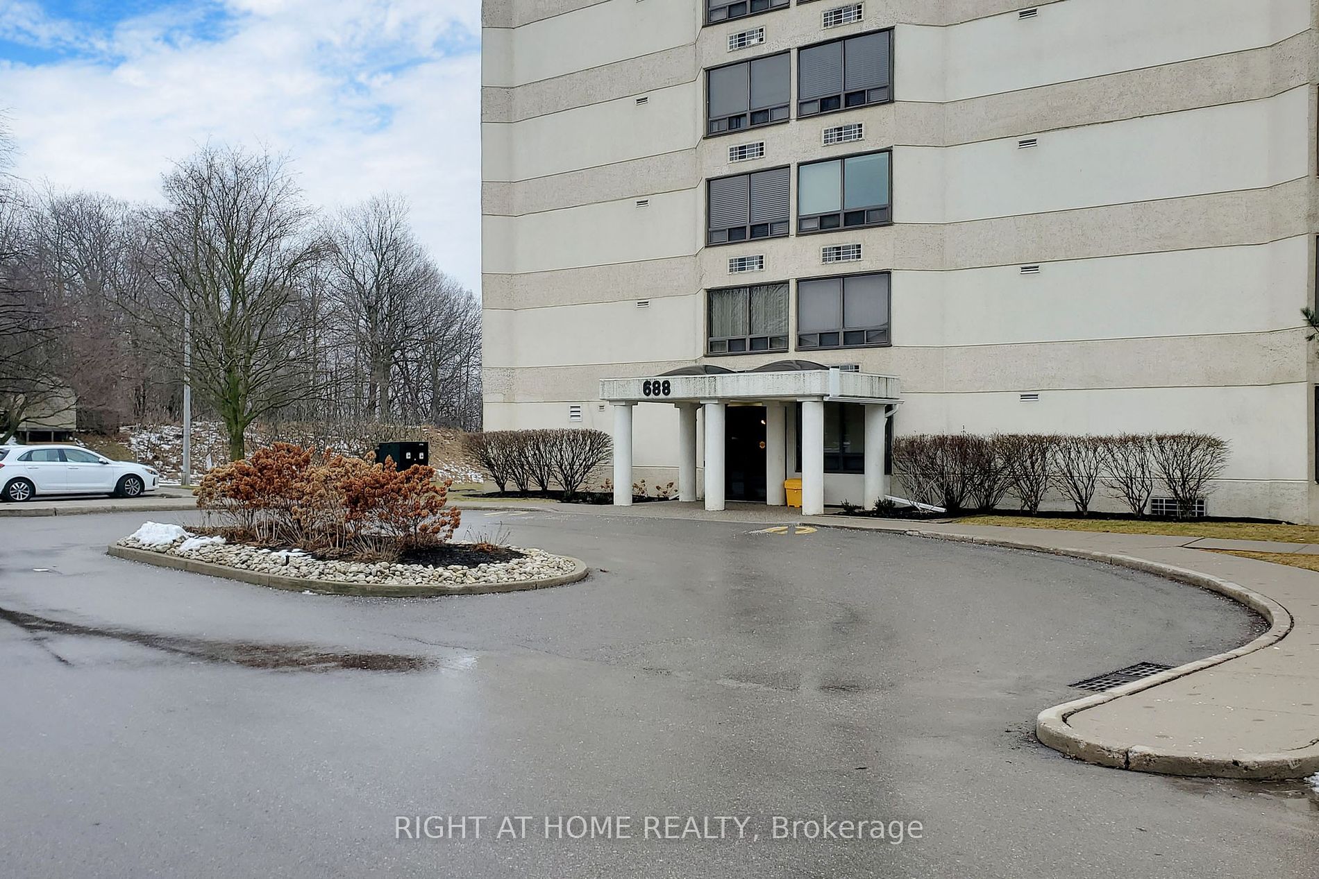 688 Preston Pkwy 403