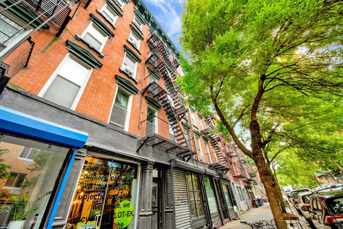 616 E 9th Street 2W