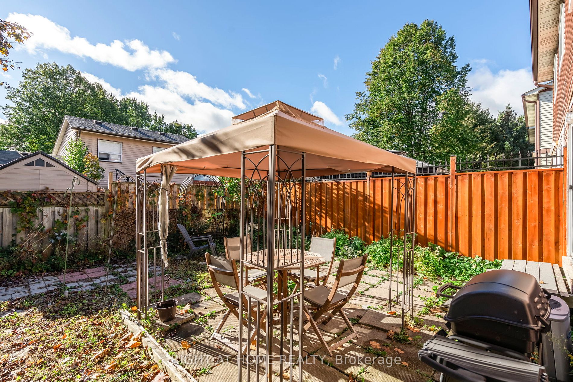 233 W Cundles Rd