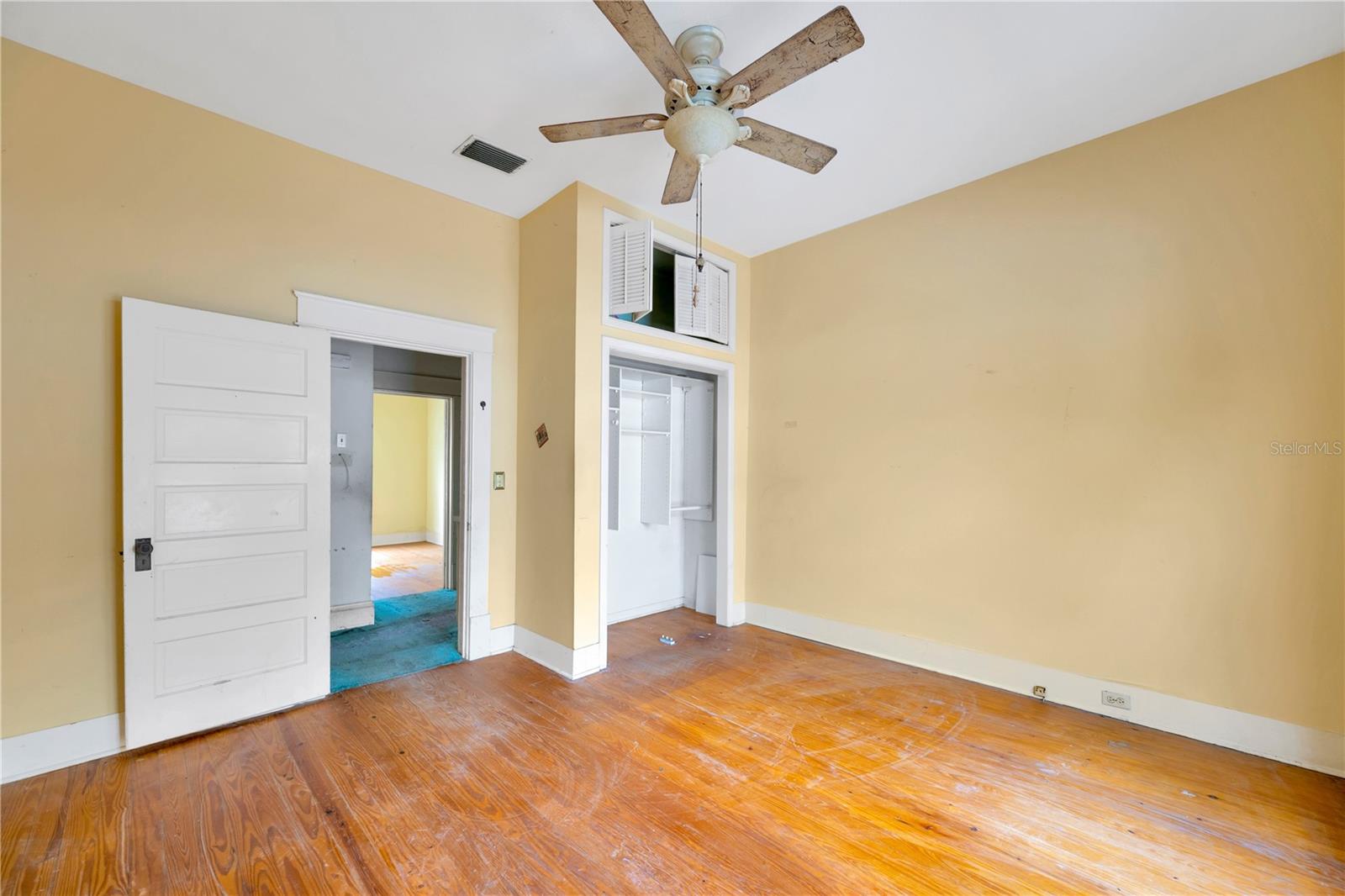 105 E Calhoun Street