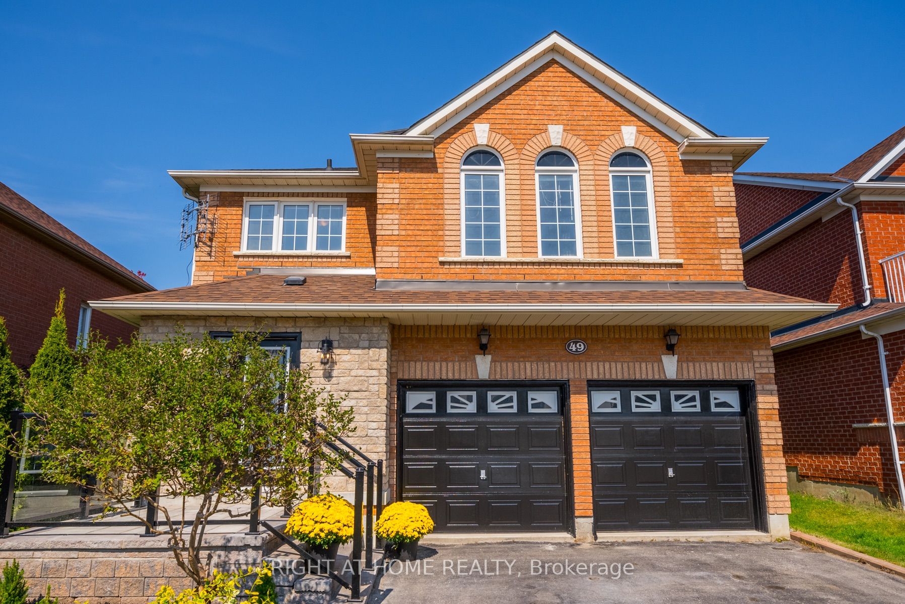 49 Ball Cres