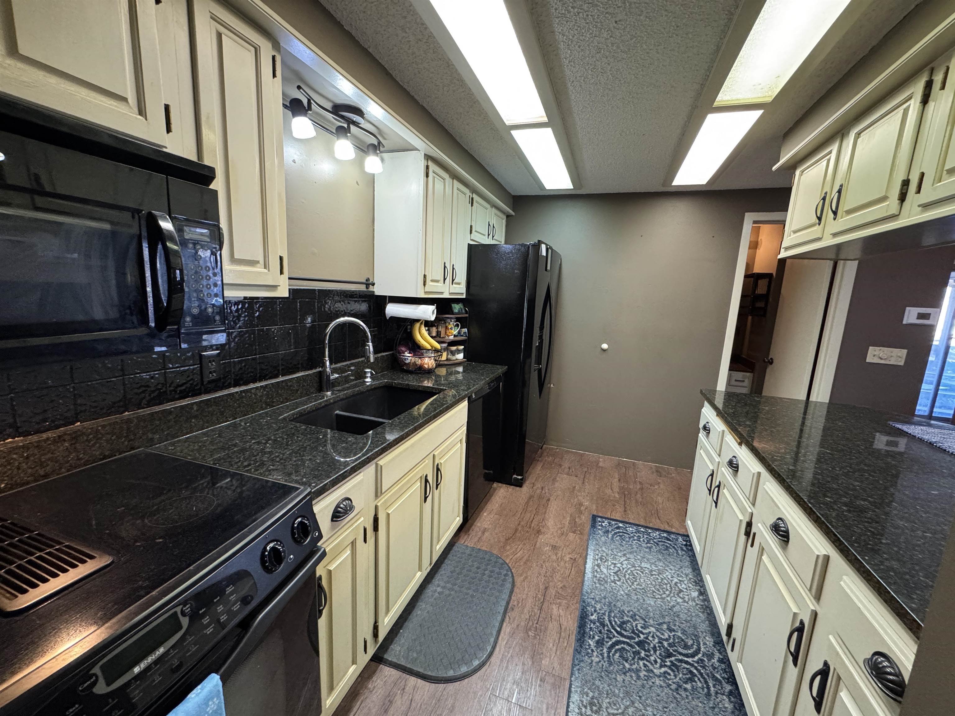 2421 S Yellowstone St