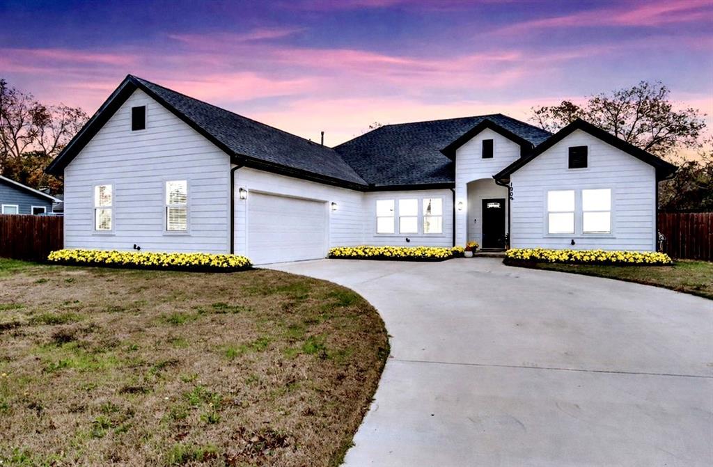 1909 Willowcrest Loop