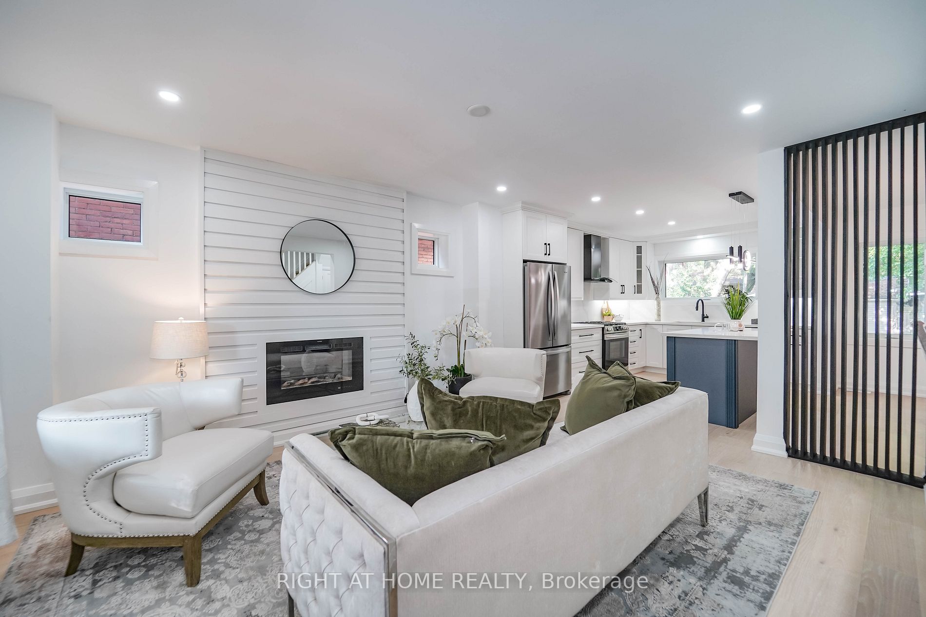 801 Coxwell Ave