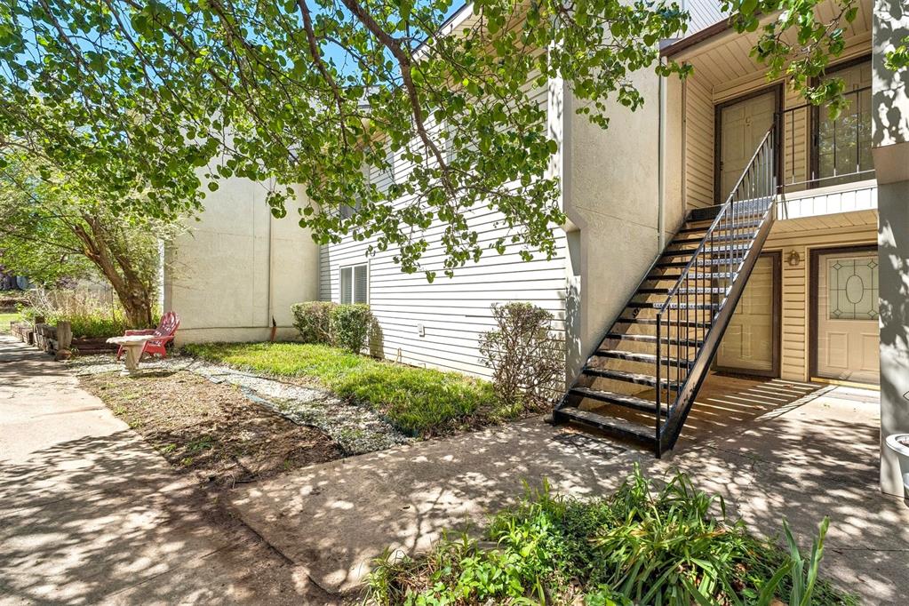 IMMACULATE AND BEAUTIFULLY UPDATED 2-BEDROOM CONDO! – Located in a SAFE, GATED COMMUNITY, just MINUTES from the University of Oklahoma! Cardinal Creek offers a multitude of great amenities, including a pool, tanning deck, clubhouse, EV charging stations, and private gated security. This convenient downstairs unit has been METICULOUSLY MAINTAINED, BEAUTIFULLY UPDATED, AND TASTEFULLY UPGRADED, featuring neutral paint colors, updated flooring, windows, doors, light fixtures, and more! You will love the updated kitchen with granite countertops, deep farm sink, tile flooring, pantry, and TONS of cabinet space. Two full-sized bedrooms, each with large walk-in closets and private upgraded vanity space. The Jack & Jill bath arrangement offers convenience that is just PERFECT for roommates! Stackable Washer/Dryer and additional storage! Heat & Air upgraded and regularly serviced. All roofs in the complex were replaced approx. 2023. The units are all electric and extremely affordable! HOA covers water, sewer, trash, exterior maintenance, and access to all amenities. A beautiful complex featuring mature trees, friendly common areas, and a peaceful environment. IDEAL FOR OU STUDENTS LOOKING FOR A COMFORTABLE, LOW-MAINTENANCE HOME IN A GATED COMMUNITY, while also offering an attractive investment opportunity in a convenient location near campus. Close to the OU Golf Course, biking distance to OU campus, with quick highway access to hospitals, shopping, great restaurants, and more! DON'T MISS YOUR OPPORTUNITY TO SEE THIS BEAUTIFULLY CARED-FOR CONDO!
