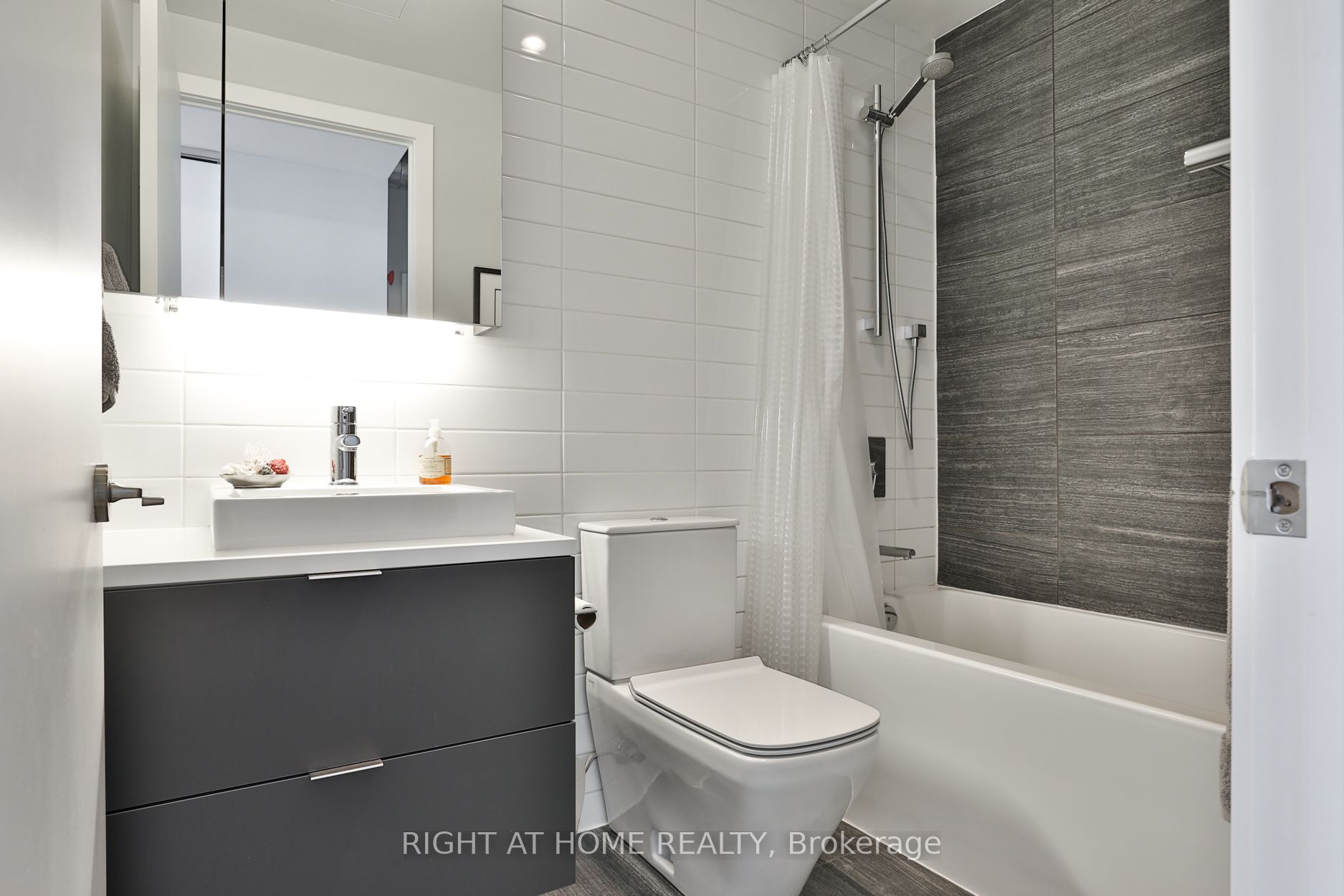 170 Bayview Ave 2509
