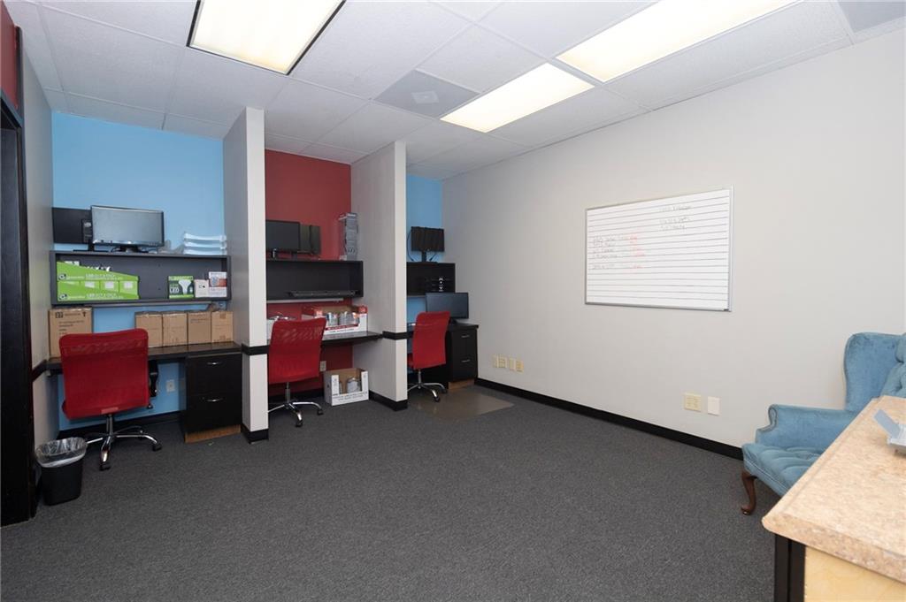 8320 N Oak Trafficway