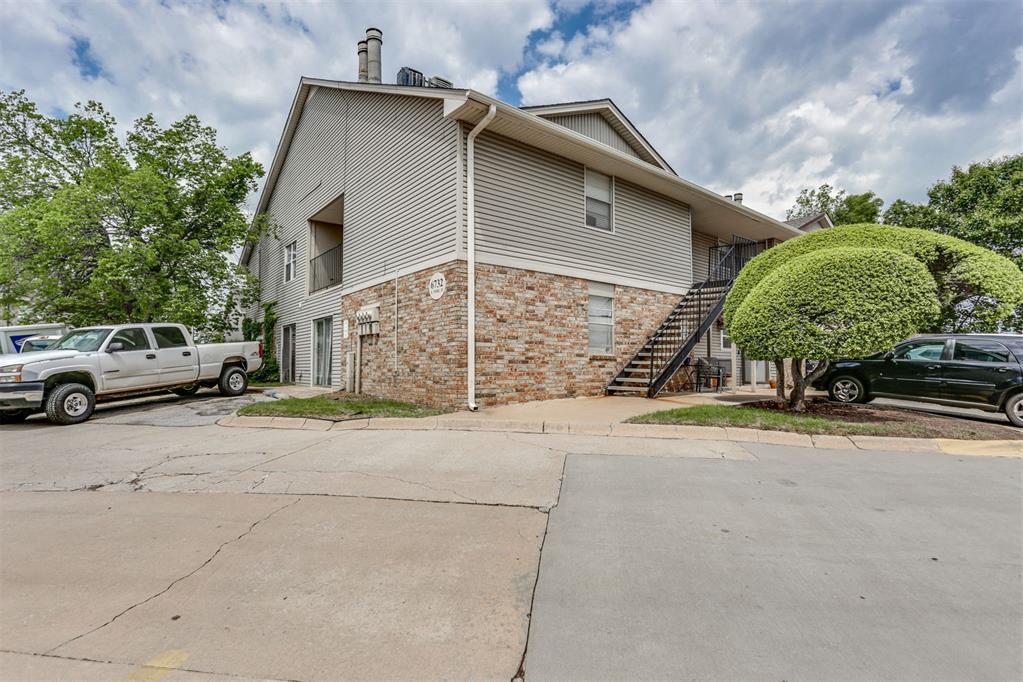 Welcome to this bright, move-in-ready ground-floor condo filled with natural light. The open-concept design flows seamlessly from the living room to the dining area and kitchen, creating an ideal space for daily living and easy entertaining. Modern updates throughout include fresh paint, new flooring, and stylish tilework in the full bathroom. The flexible layout offers two rooms, perfect for two bedrooms or a primary bedroom plus a dedicated home office.Situated in a well-maintained complex featuring a pool, this property places you just minutes from top dining, shopping, and major highways for an effortless commute. Whether you are looking for a personal primary residence or a smart investment—with the flexible option for the current tenant to stay or property delivered vacant—this turnkey condo delivers exceptional value and convenience. Schedule your private showing today!