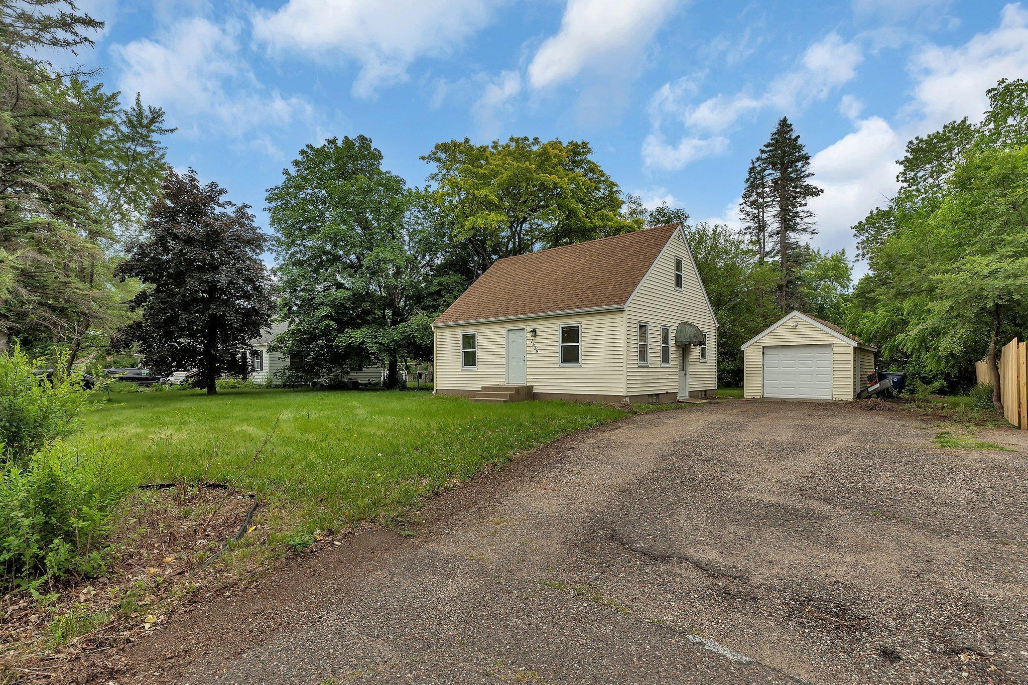 1519 Roosevelt Road