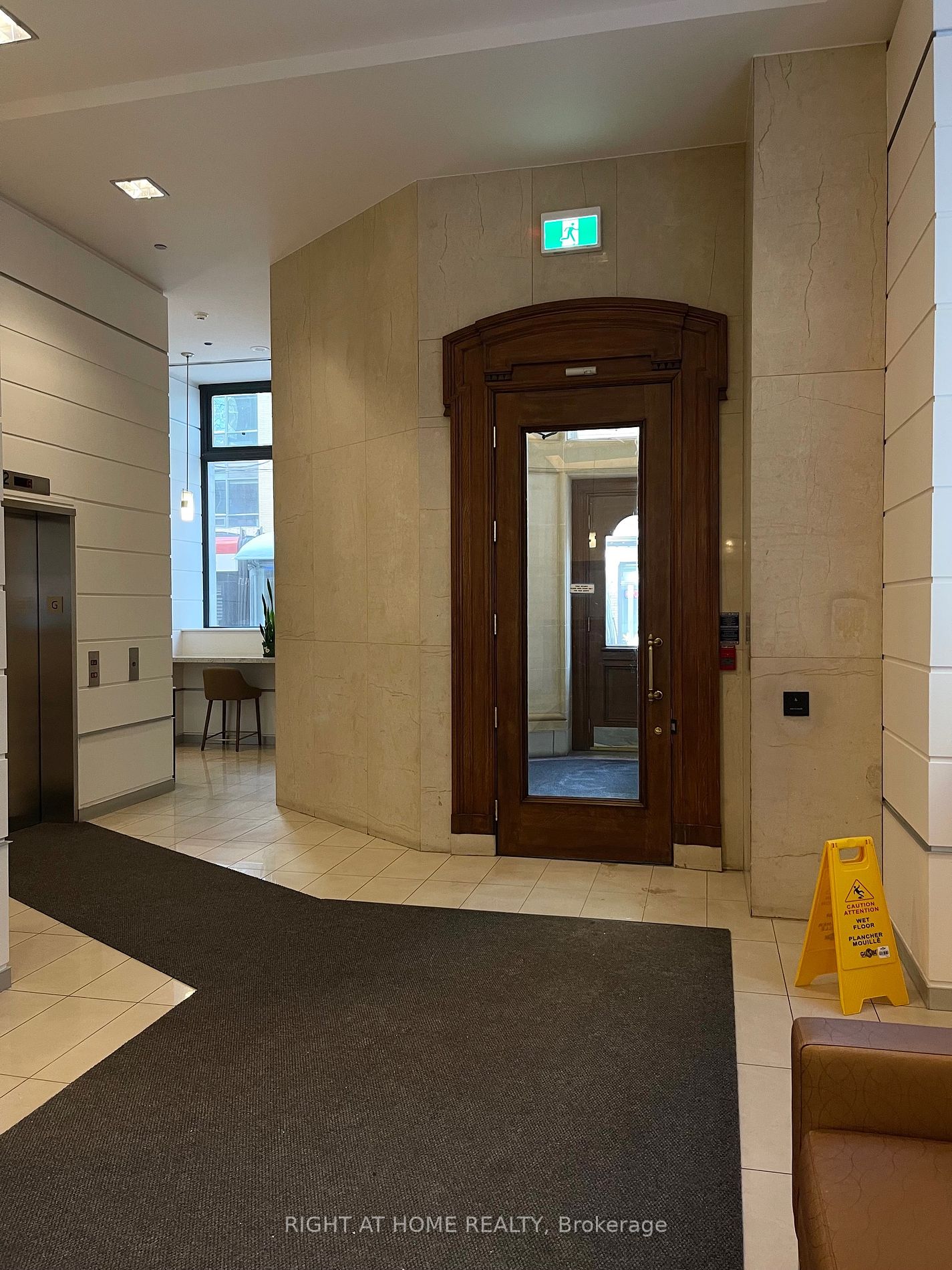 230 E King St 606
