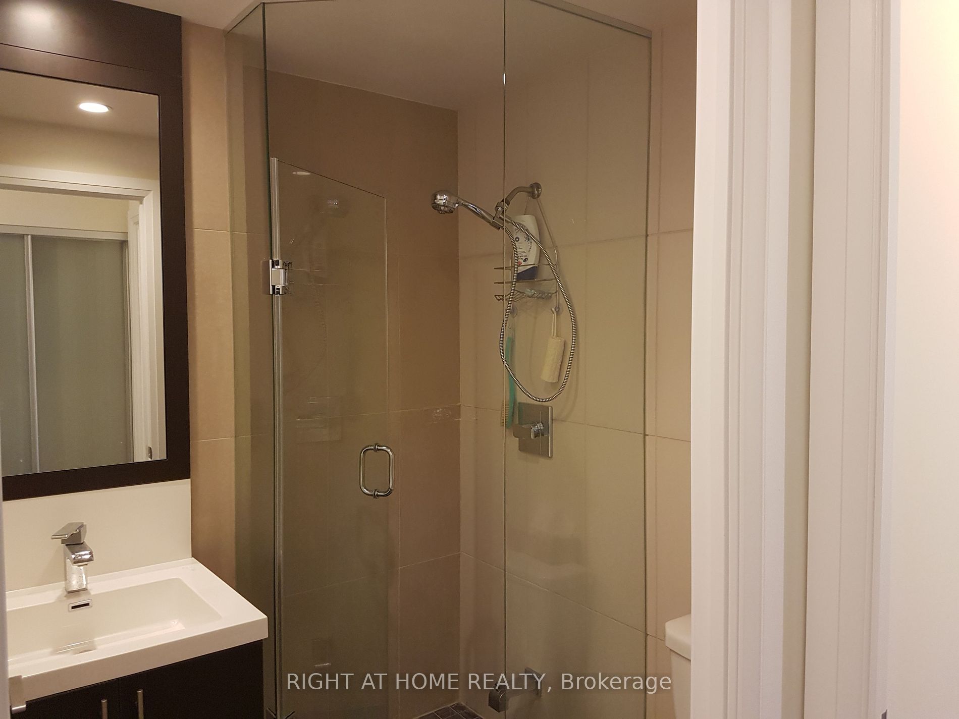 2 Anndale Dr 902