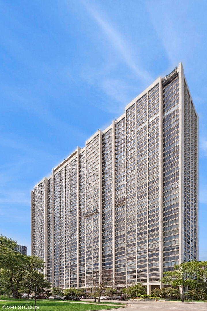 2 bed 2 bath condo in prime location on the 41st floor of 43 total floors. Rarely available corner unit with stunning views over Belmont harbor and northwest exposure of city. This exclusive unit is ready to be updated to your exact style. Location offers the best of city living & nightlife while also providing quiet seclusion on the upper tier. Full amenity building including 24-hour door staff, outdoor pool & sundeck, fitness center, laundry room, receiving room & valet parking with fees. Common areas recently updated. No pets in building. Unit is sold AS IS.