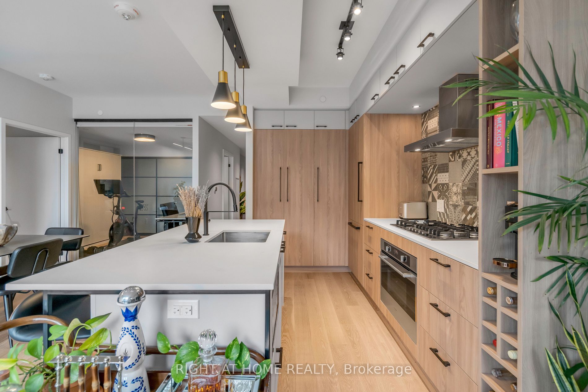 41 Dovercourt Rd 906