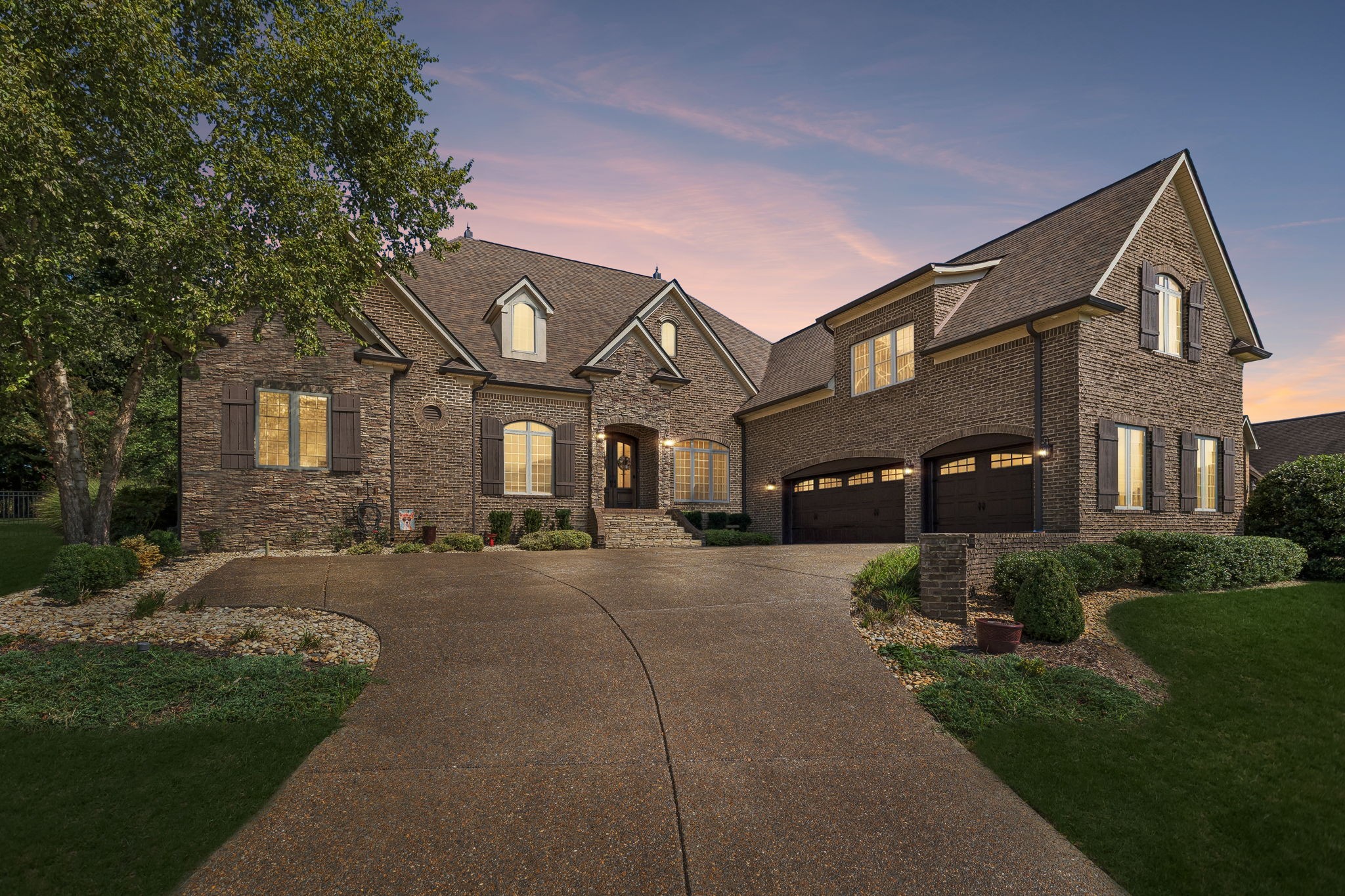 215 Higginson Pl S