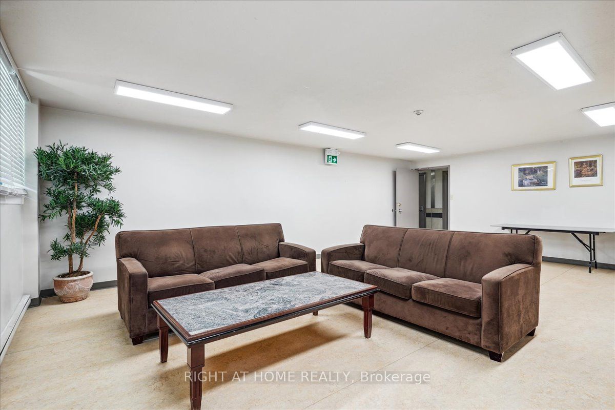15 La Rose Ave 115