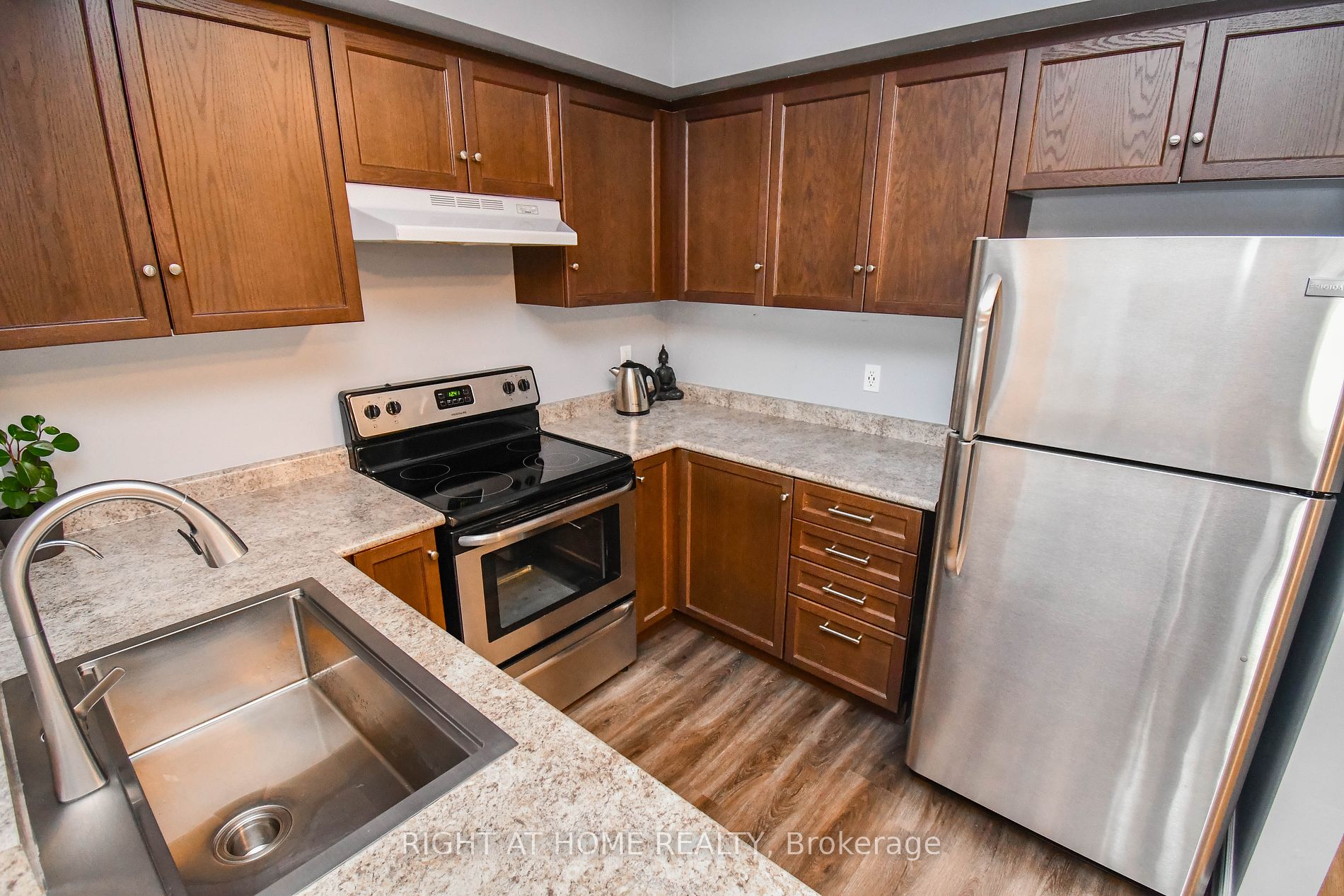 40 S Ferndale Dr 409