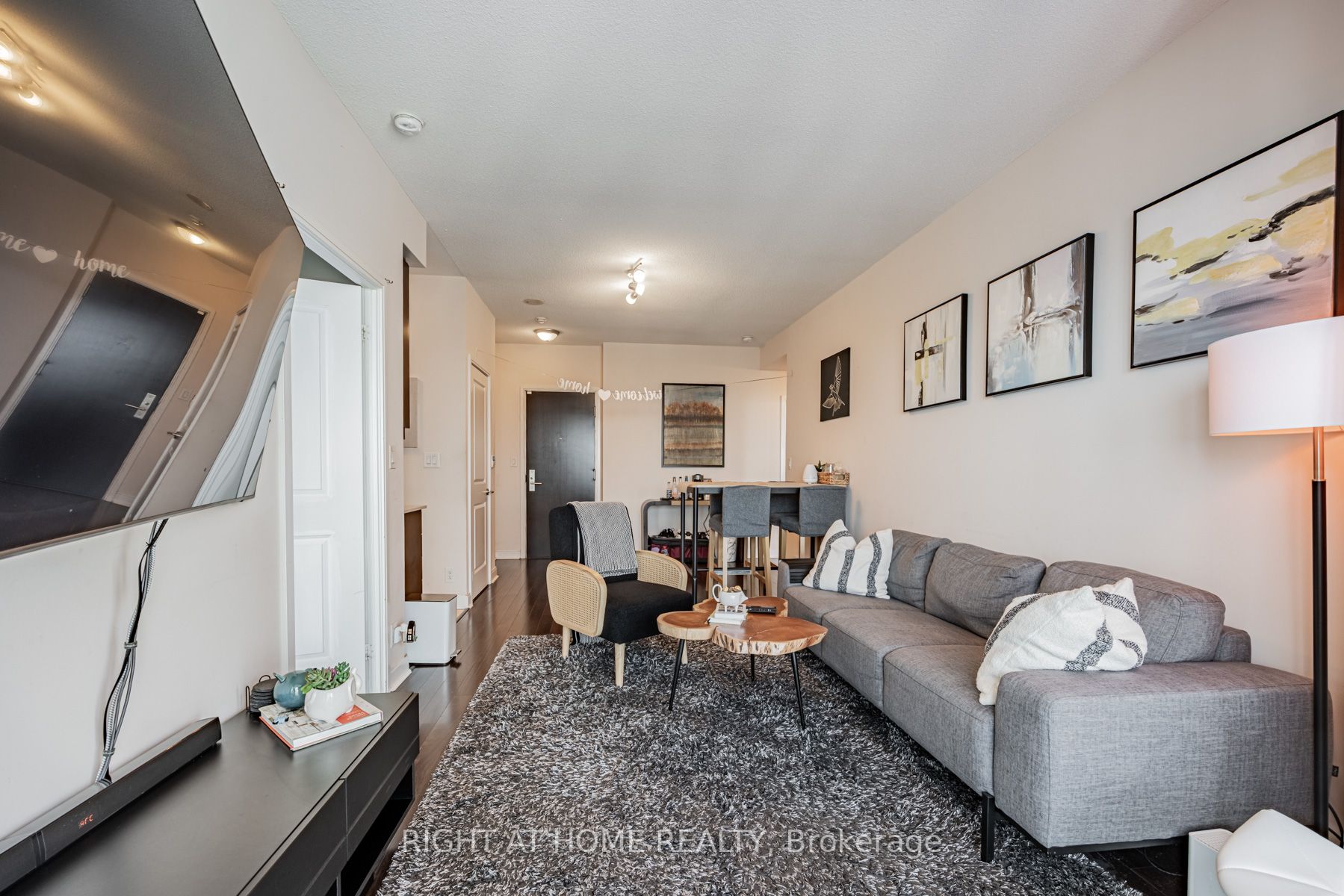 60 Absolute Ave 5208