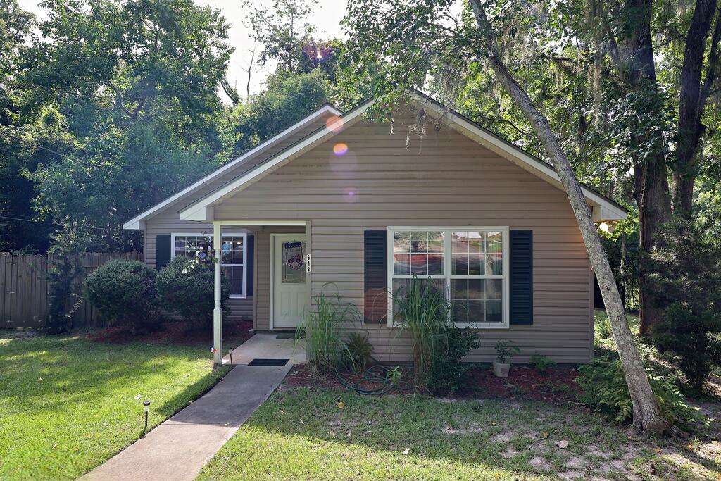Charming home! This 3-bed, 2-bath home sits on 0.4 acres and offers plenty of potential for a buyer looking to add their own personal touches. Some features include trey ceilings, a formal dining room, and plenty of kitchen counter space. Conveniently located near the amenities of Thomasville such as Walmart, Publix, Lowes and downtown Thomasville. This property is perfect for first time homebuyers or someone looking to downsize.  Schedule your showing today!