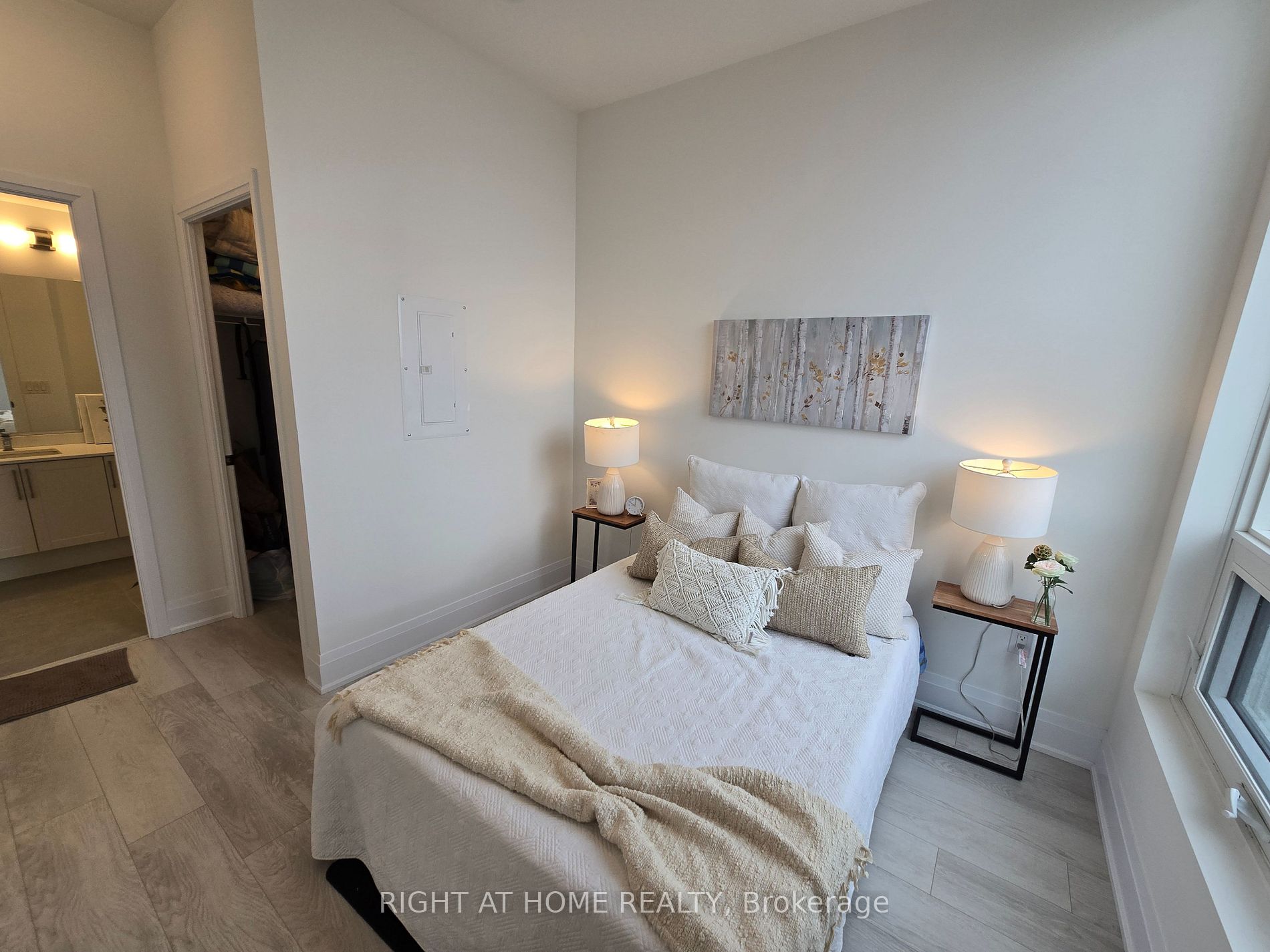 2450 Old Bronte Rd 833