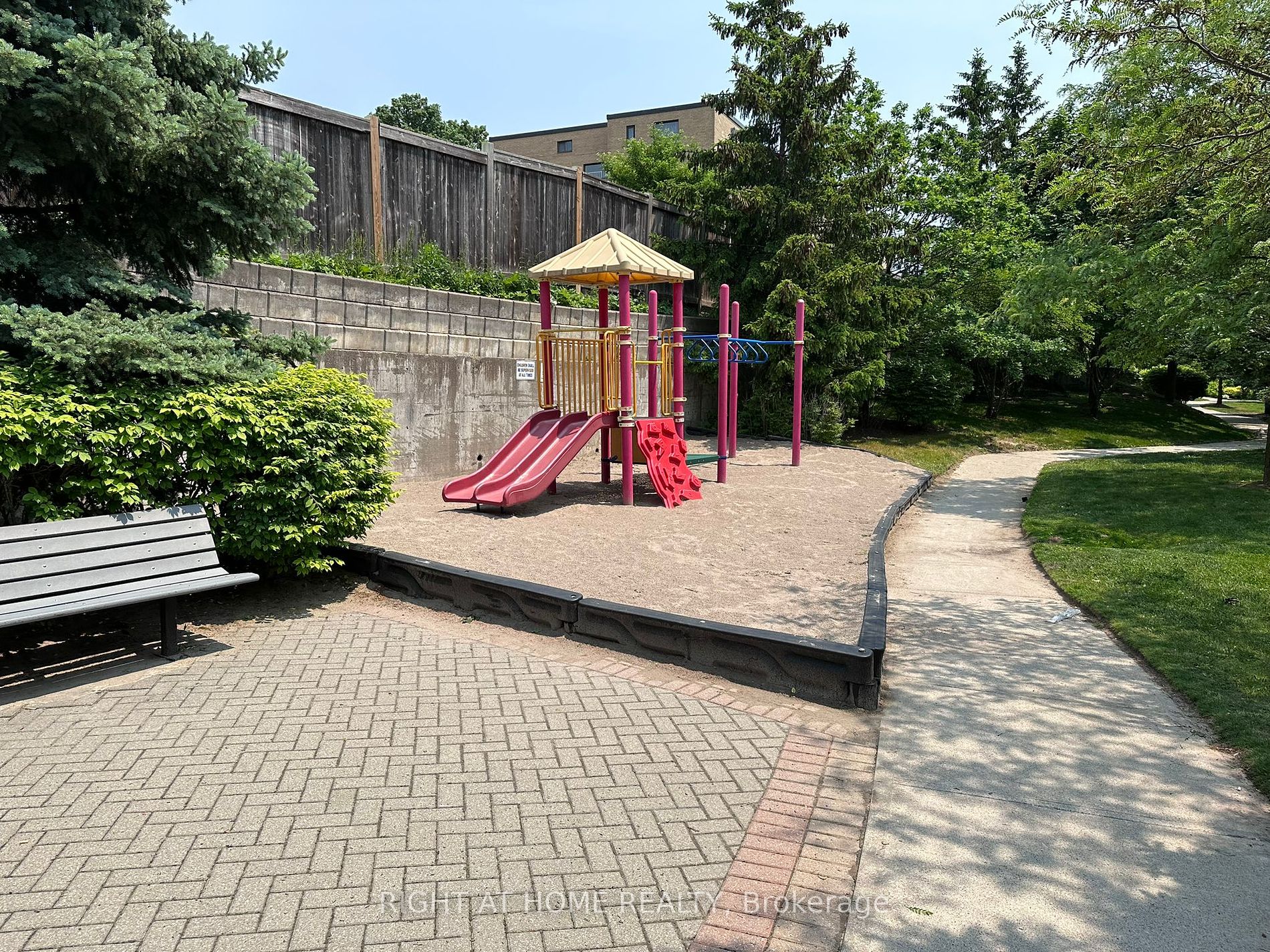 1700 E Eglinton Ave 609