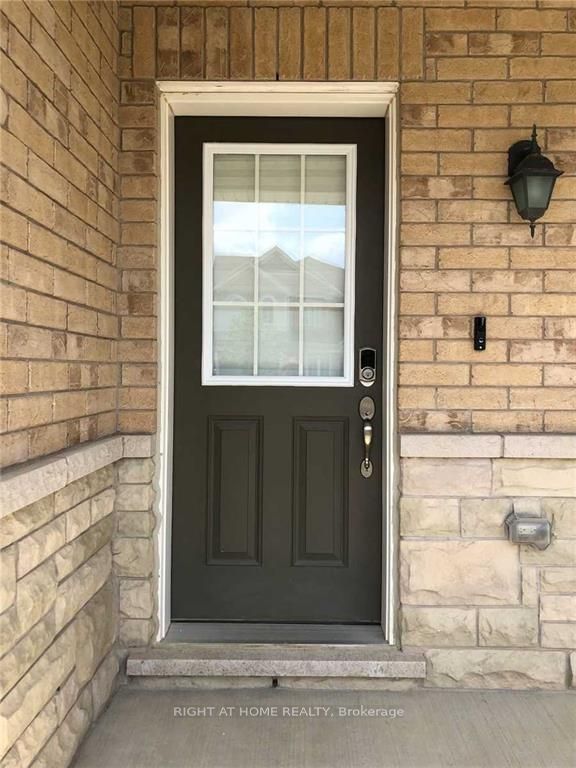 933 Asleton Blvd