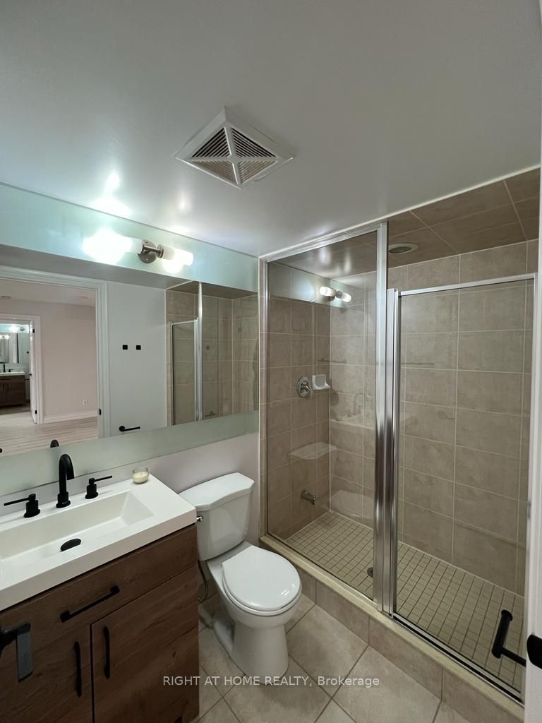 310 Burnhamthorpe Rd 1401