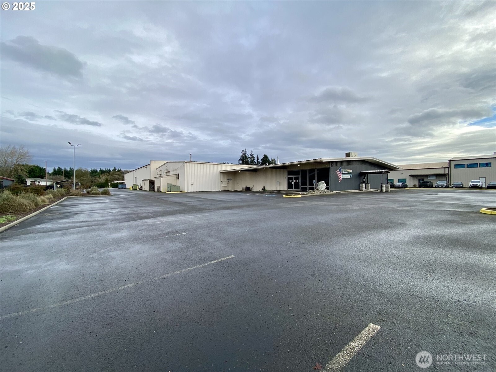 Highly sought after Highway Commercial Property in the heart of Woodland,WA. Great visibility from I-5. Prime location offers excellent freeway exposure, easy access, ample parking, and great signage opportunities. Impressive 31,640 SF versatile one-story facility spanning over 2+ acres. Property includes multiple offices, conference room as well as showroom/retails space. Over 80 parking spaces. Warehouse. Break room. Five bathrooms. Position your business for success with this high-visibility commercial space just off I-5 Exit 21 in Woodland, WA. Ideal for logistics, distribution, manufacturing, storage operations, retail and so much more!