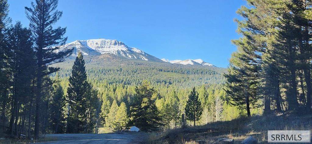 4911 Alpenglow way