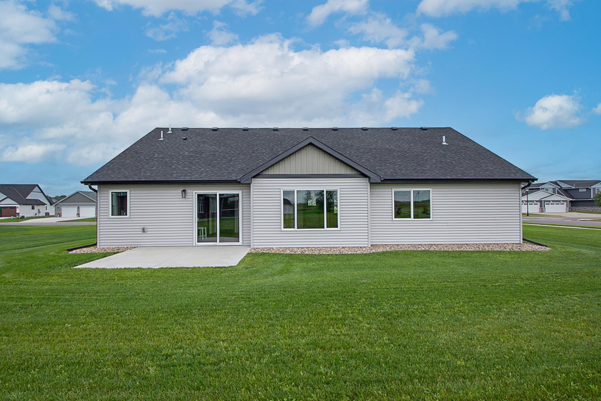 2000 Sandstone Loop N