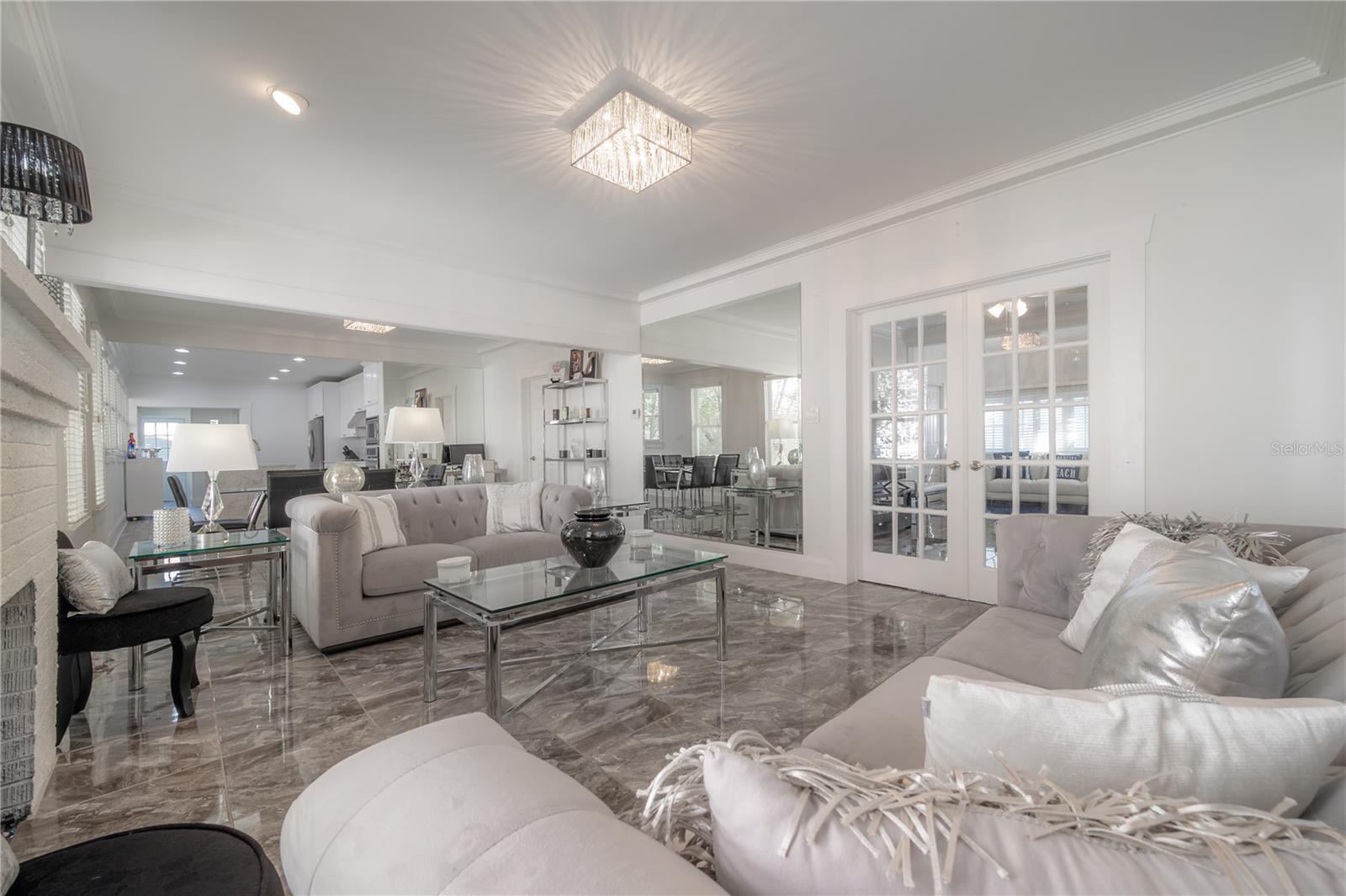 2921 W El Prado Boulevard