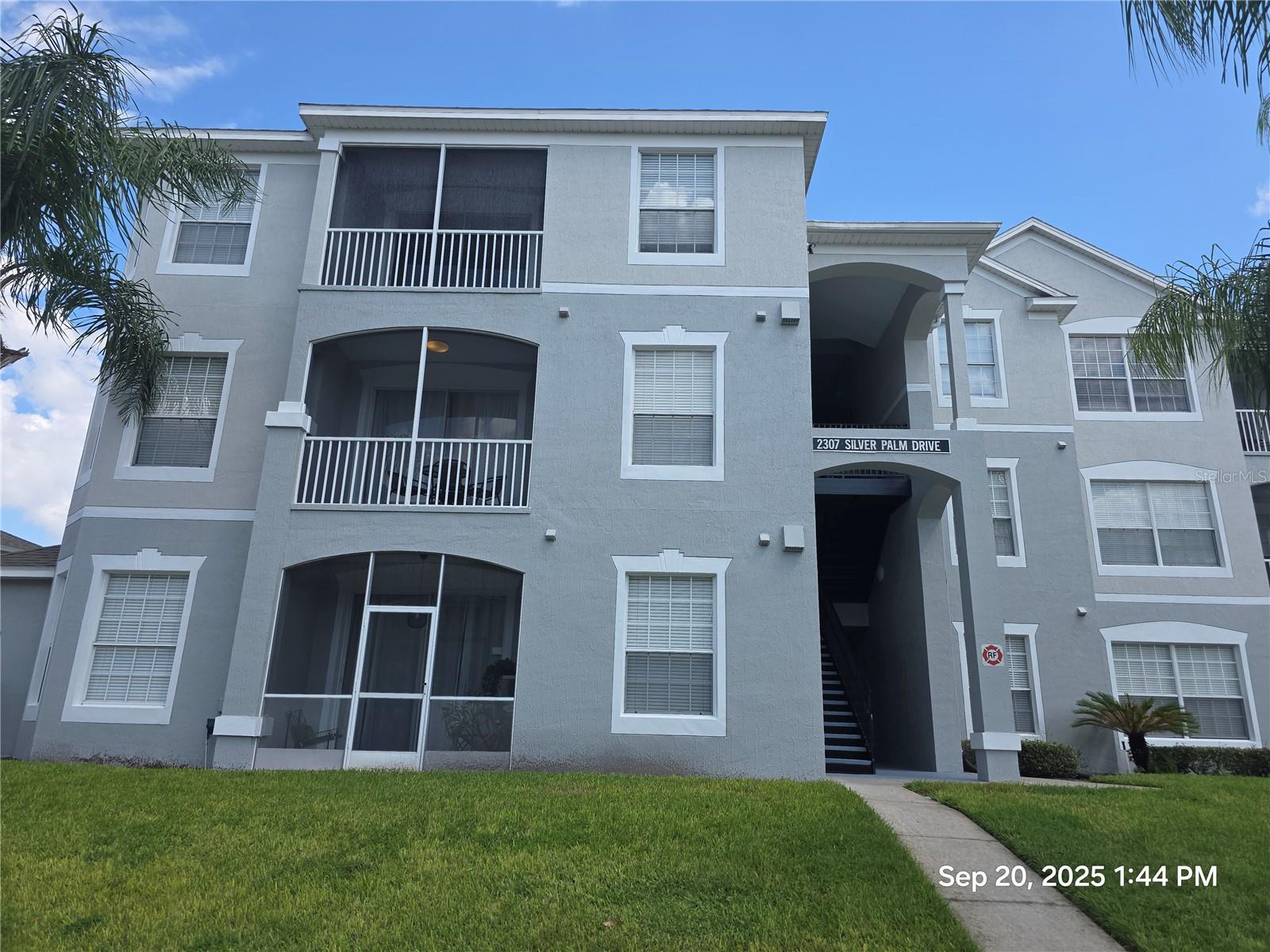 2307 Silver Palm Dr 202