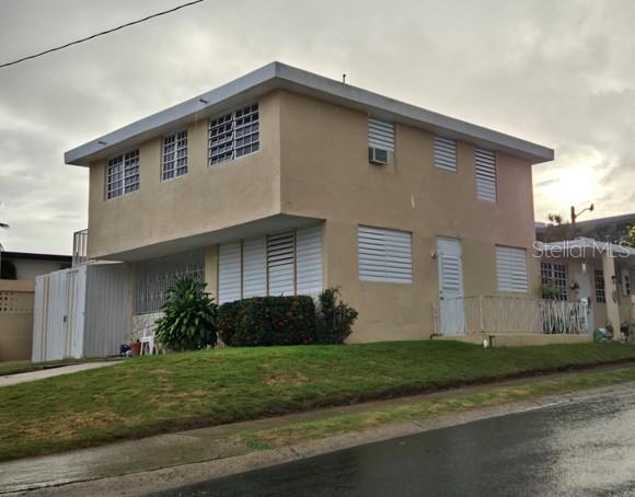 Excellent investment opportunity in a three-unit multifamily property located in a residential community with controlled access. The property is a corner unit and consists of two separate residential units on the first floor, each offering 2 bedrooms and 1 bathroom, and a spacious 2-bedroom, 2-bathroom unit on the second floor featuring a living room, dining area, kitchen, and small terrace. Each unit has its own private entrance and designated parking space. The property is equipped with three independent water meters and three independent electricity meters, providing separate utility service for each unit. All three units are currently occupied, providing an existing rental income opportunity. Suitable for investors seeking a multifamily property with separate utility services and separate residential spaces.