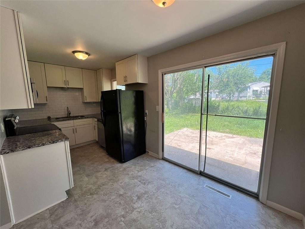 3407 S Claremont Avenue