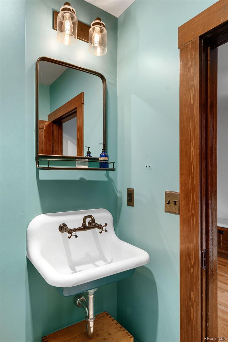 1959 S Washington Street