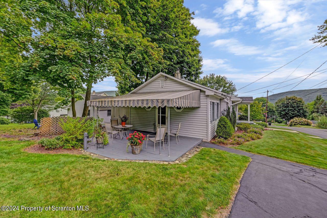 400 Montrose Avenue L113