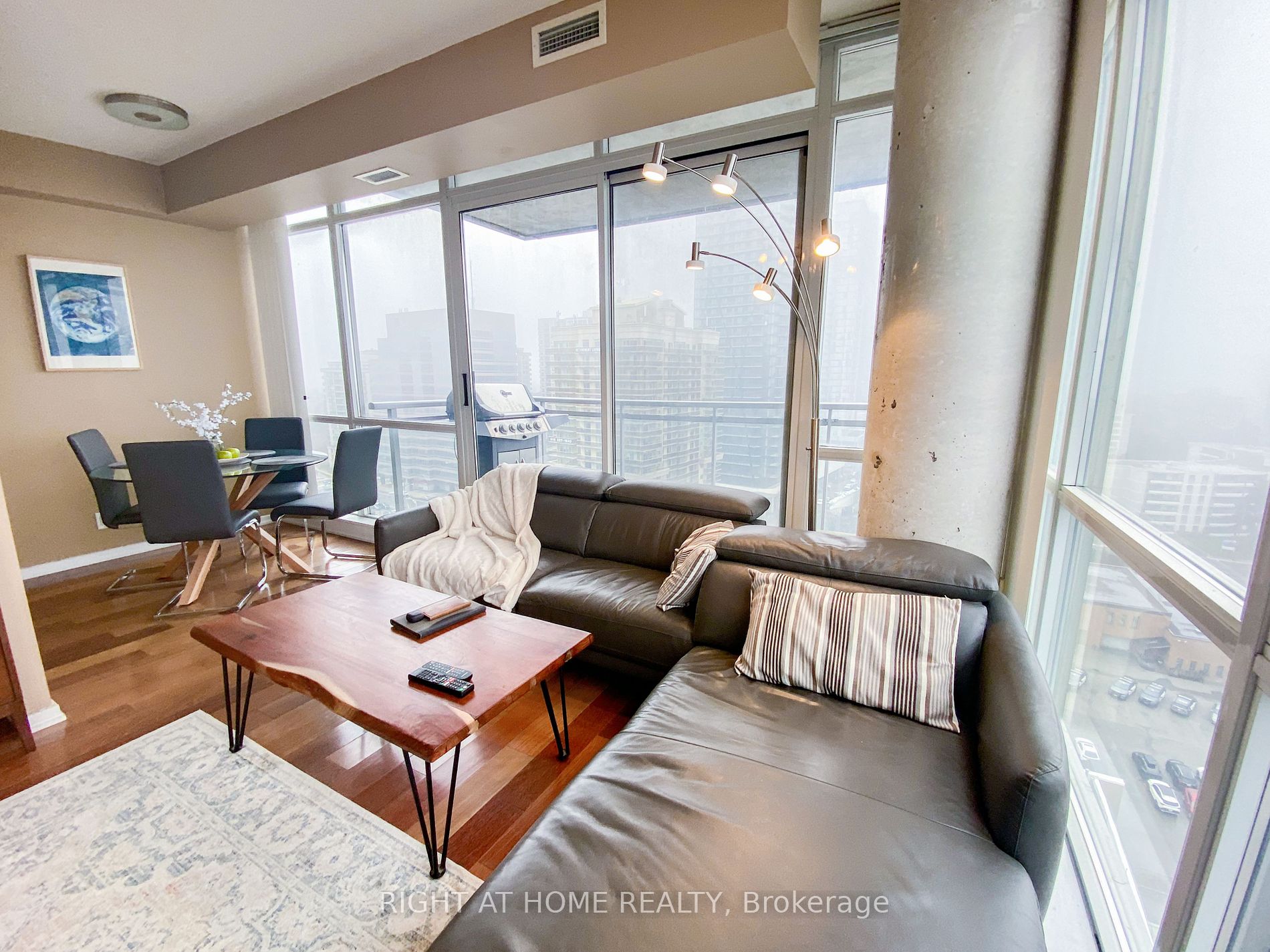 30 Canterbury Pl 1707