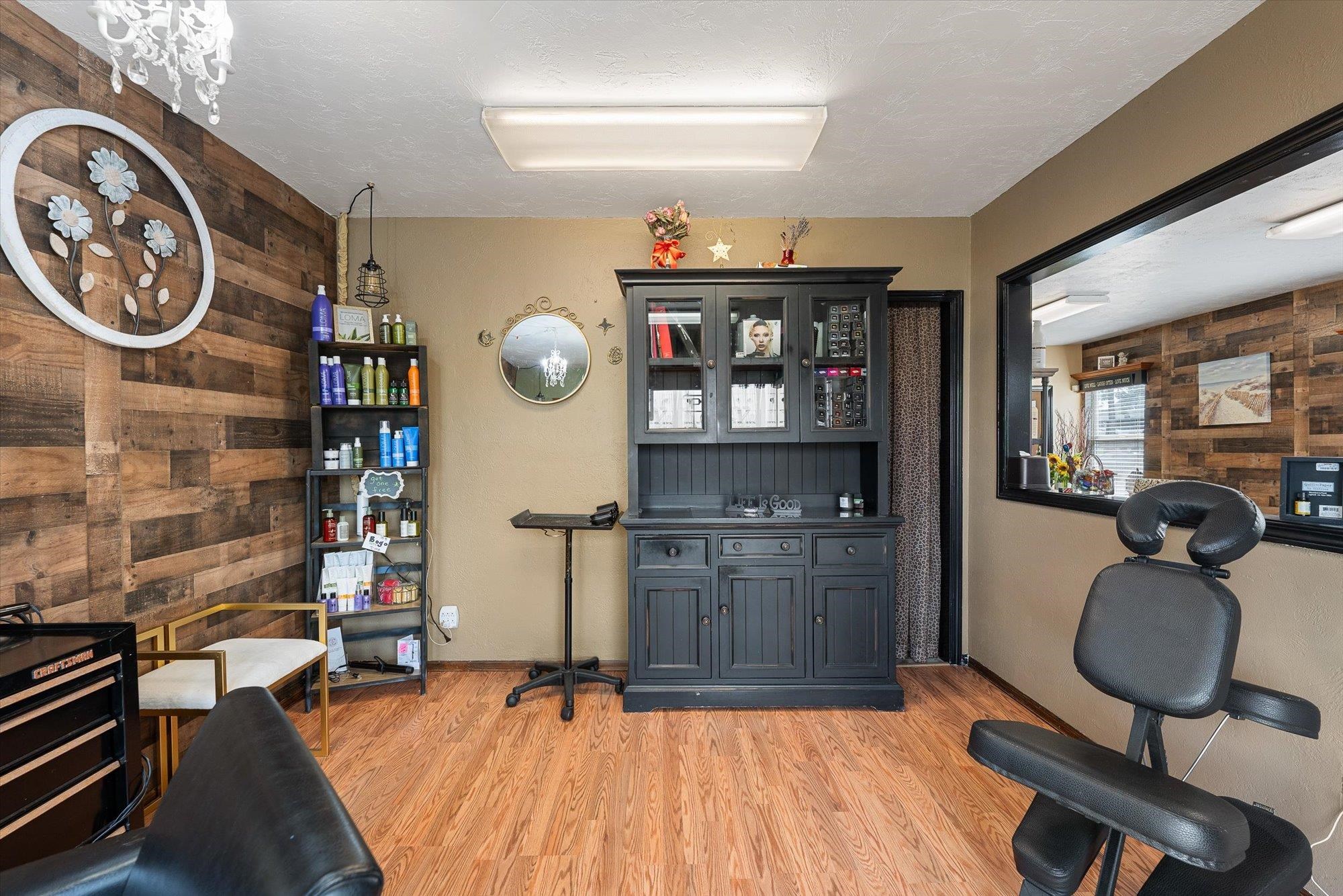 1321 W Northwest Blvd