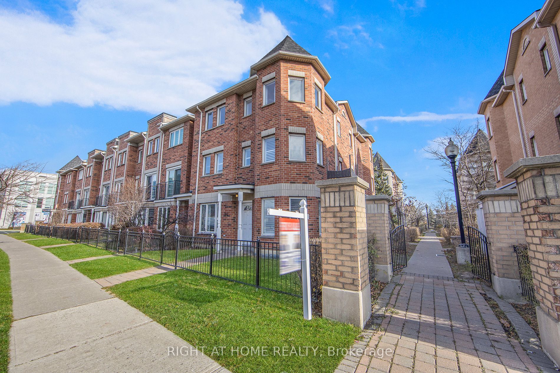 19 Rosebank Dr 302