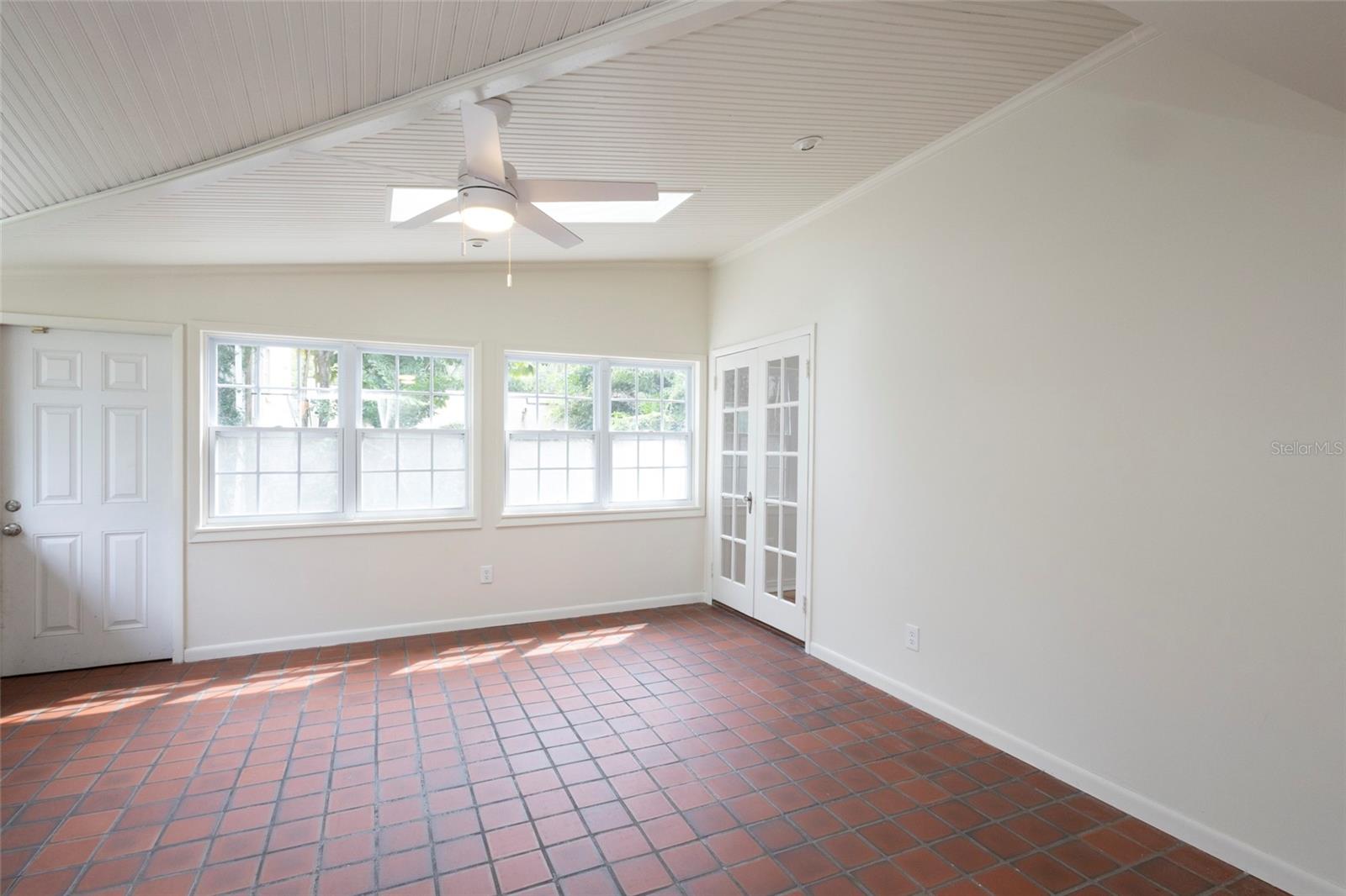 3012 W Sitios Street