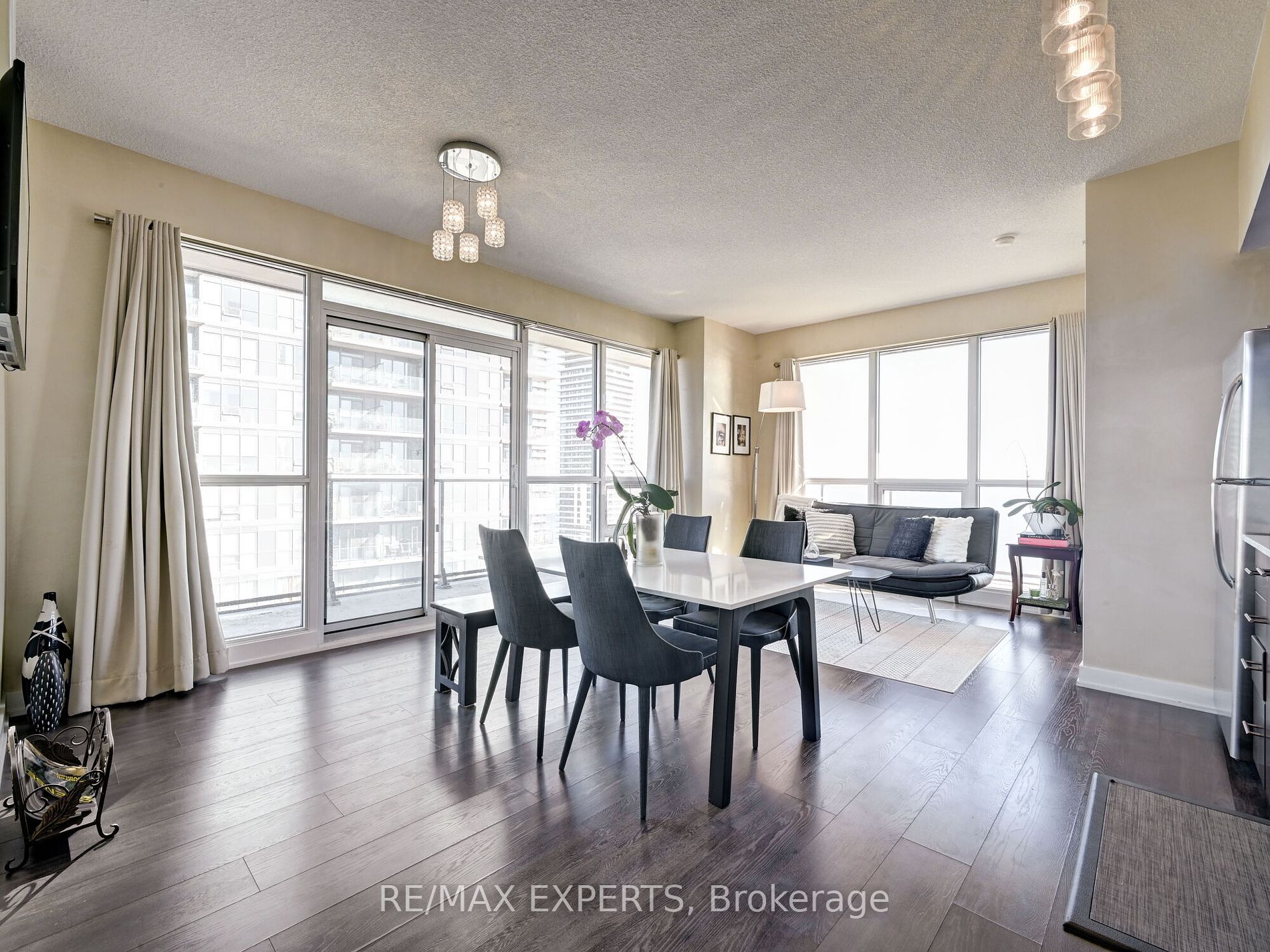2212 W Lake Shore Blvd 4001