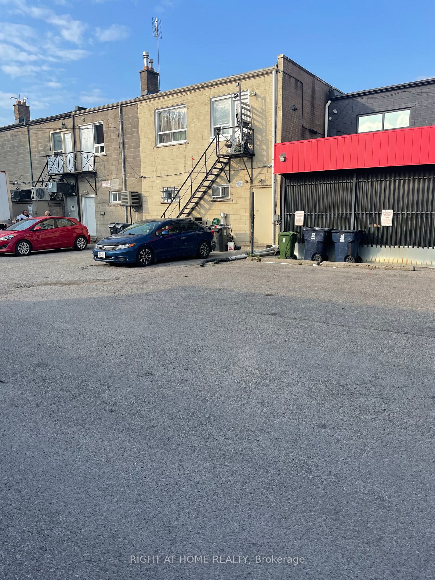 2881 Dufferin St
